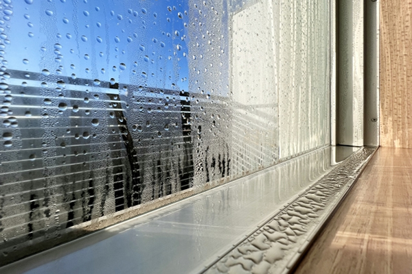 結露 乾いた布で拭く 放置しない