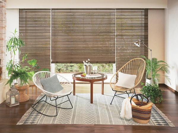 リビングにウッドブラインド
