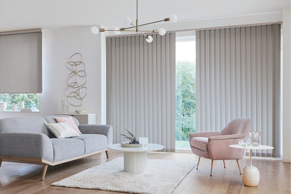 バーチカルブラインド 柔らかい色が畳と相性が良い