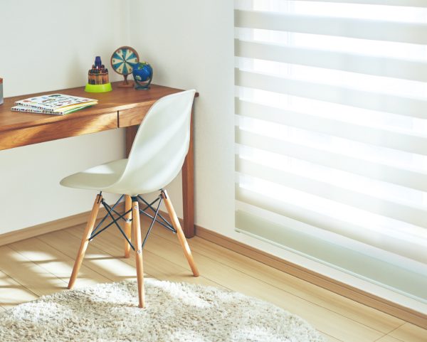 子ども部屋に調光ロールスクリーン